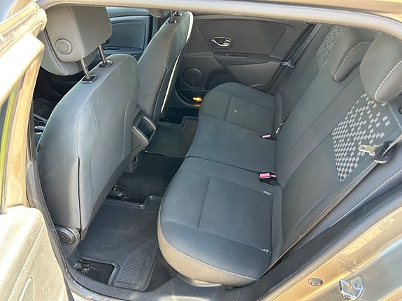 Renault Megane 9 of 9