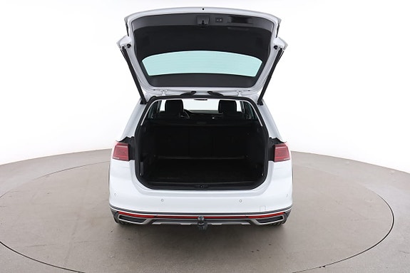 Volkswagen Passat Alltrack 17 of 30