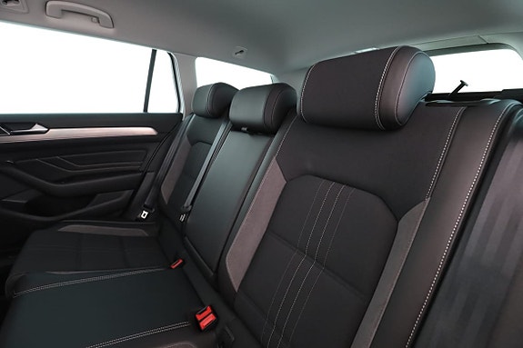 Volkswagen Passat Alltrack 15 of 30