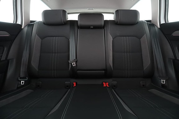 Volkswagen Passat Alltrack 16 of 30