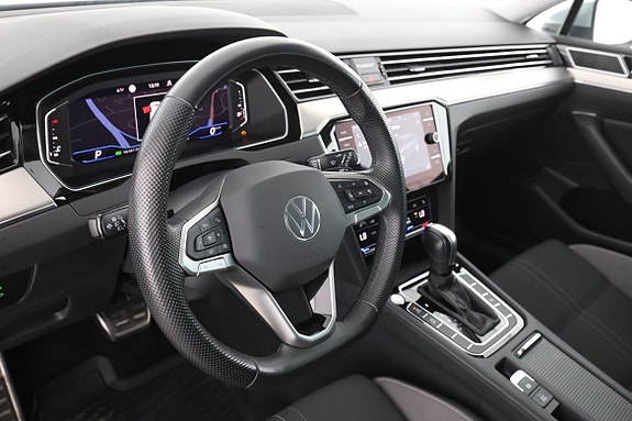 Volkswagen Passat Alltrack 12 of 30