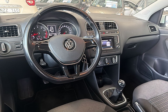 Volkswagen Polo 10 of 17