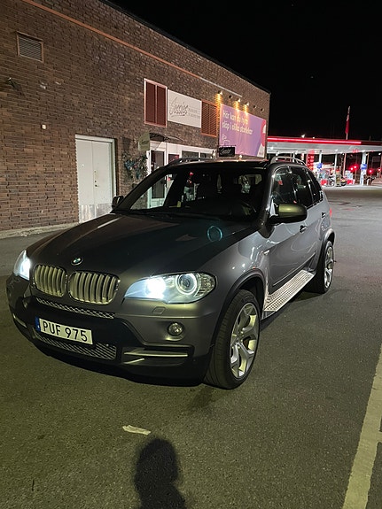 BMW X5 2 of 7