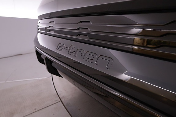 Audi Q8 9 of 27