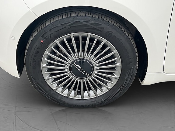 Fiat 500e 27 of 30