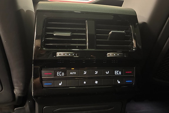 Volkswagen Touareg 27 of 30