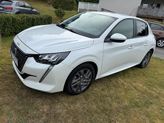 Peugeot 208 2 of 2