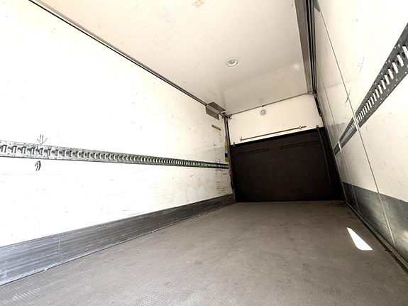 Scania P 360 B4x2NB Distribution 4 of 12