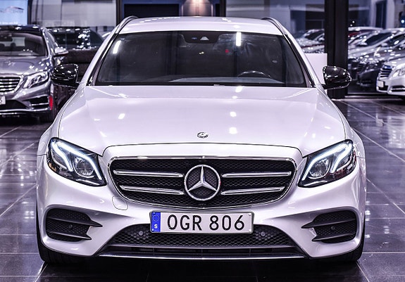 Mercedes-Benz E220 9 of 23