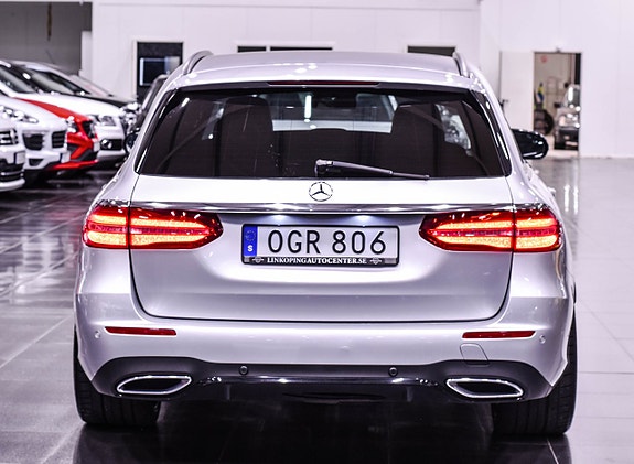 Mercedes-Benz E220 5 of 23