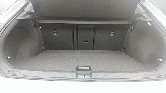 Volkswagen T-Roc 12 of 12