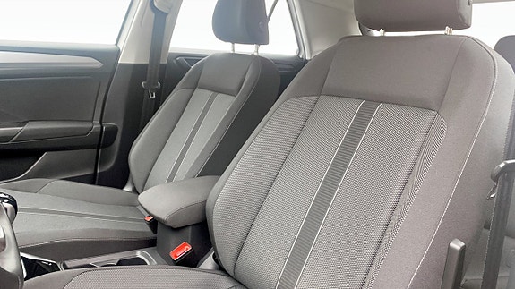 Volkswagen T-Roc 8 of 12