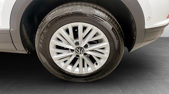 Volkswagen T-Roc 6 of 12