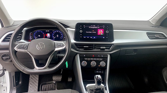 Volkswagen T-Roc 10 of 12