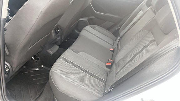 Volkswagen T-Roc 11 of 12