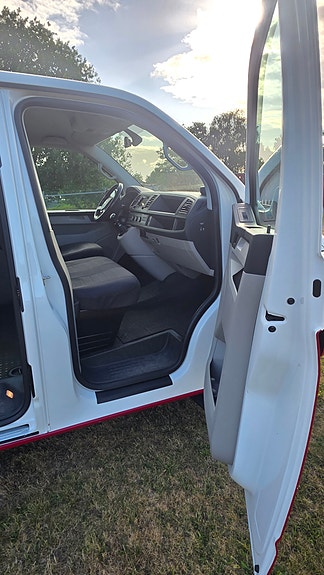Volkswagen Caravelle 14 of 15
