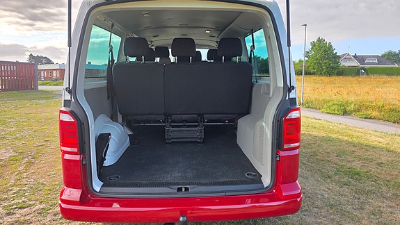 Volkswagen Caravelle 9 of 15