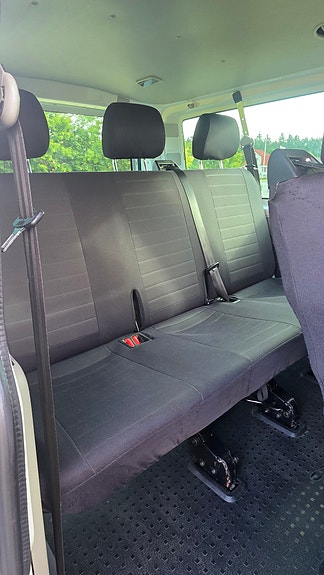Volkswagen Caravelle 13 of 15