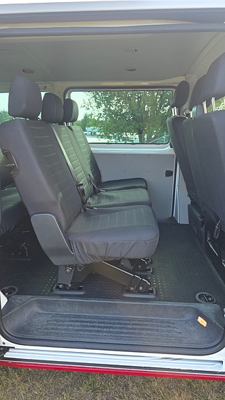 Volkswagen Caravelle 12 of 15