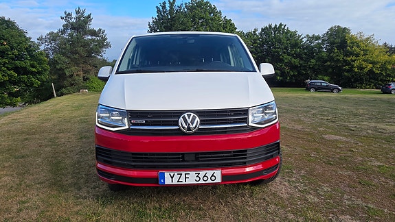 Volkswagen Caravelle 2 of 15