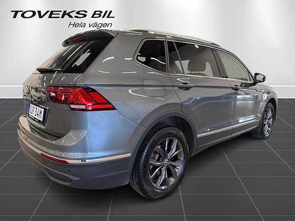 Volkswagen Tiguan Allspace 3 of 23