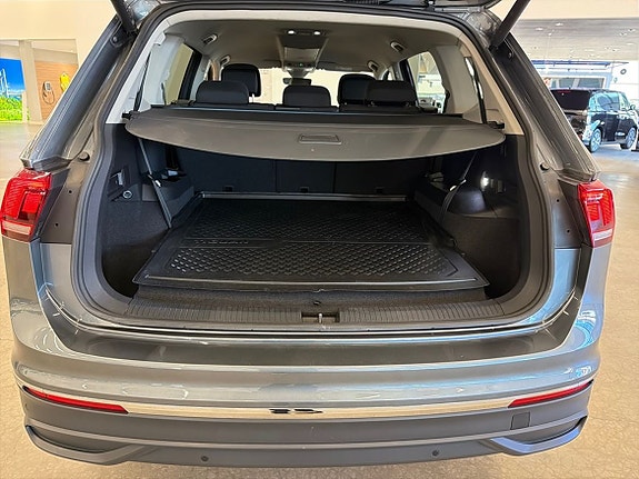 Volkswagen Tiguan Allspace 17 of 23