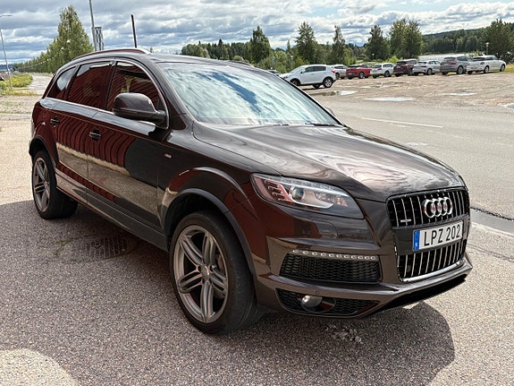 Audi Q7 2 of 19