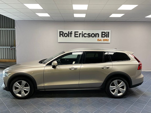 Volvo V60 Cross Country 2 of 20