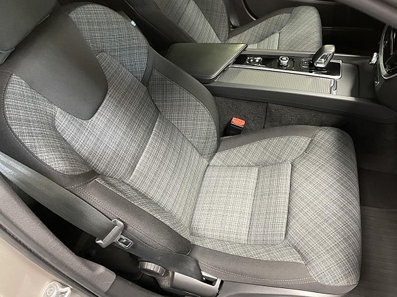 Volvo V60 Cross Country 10 of 20