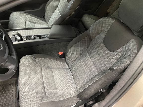 Volvo V60 Cross Country 4 of 20