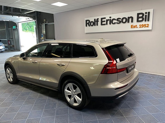 Volvo V60 Cross Country 3 of 20