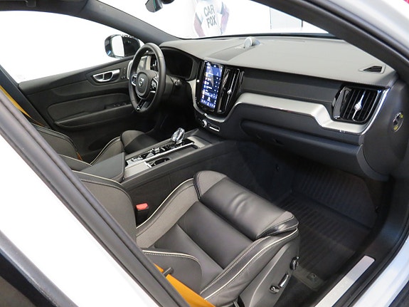 Volvo XC60 5 of 11