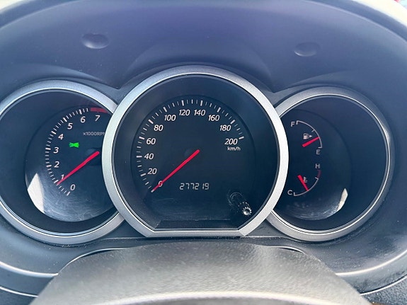 Suzuki Grand Vitara 7 of 10