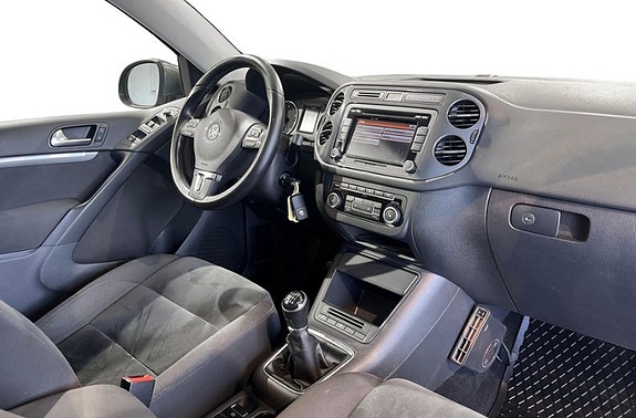 Volkswagen Tiguan 3 of 6