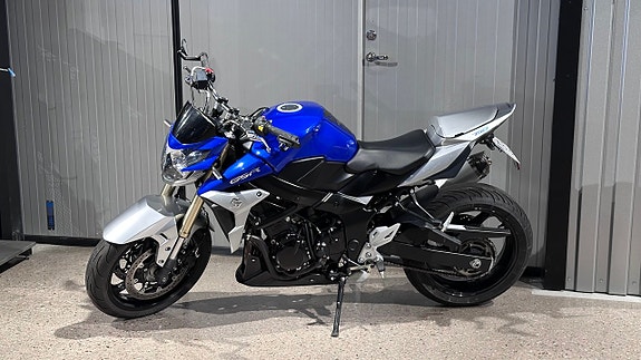 Suzuki GSR750 3 of 3