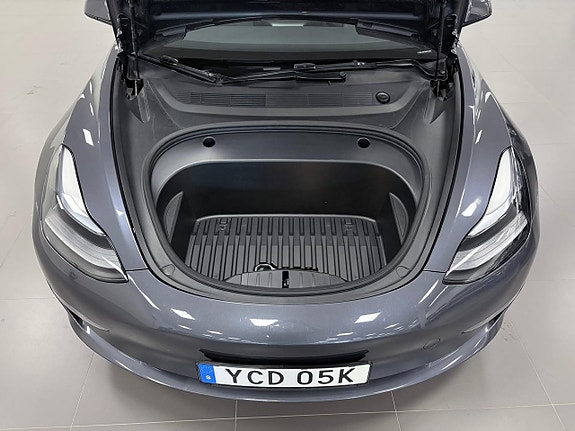 Tesla Model 3 10 of 15