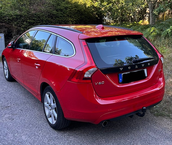 Volvo V60 2 of 3
