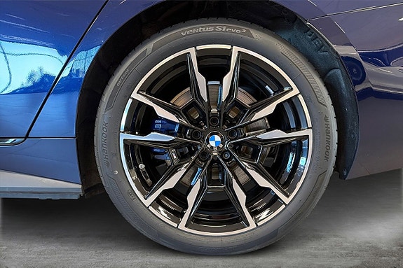 BMW i4 15 of 18
