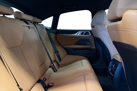 BMW i4 7 of 18