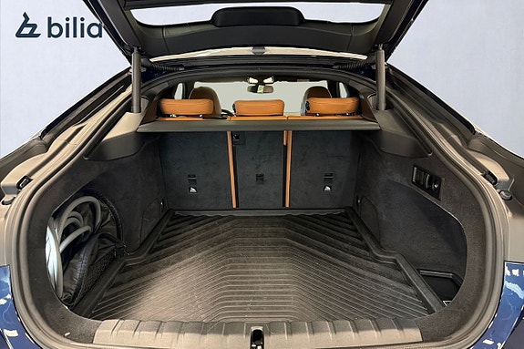 BMW i4 10 of 18