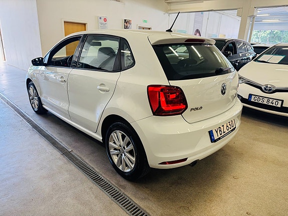 Volkswagen Polo 16 of 25