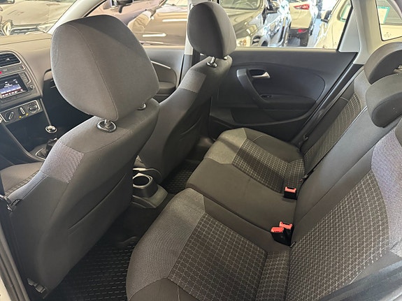 Volkswagen Polo 19 of 25