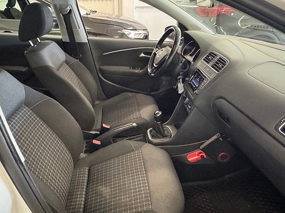 Volkswagen Polo 17 of 25