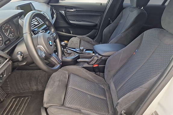 BMW 118i 4 of 14