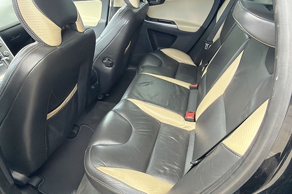 Volvo XC60 8 of 18