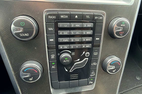 Volvo XC60 12 of 18