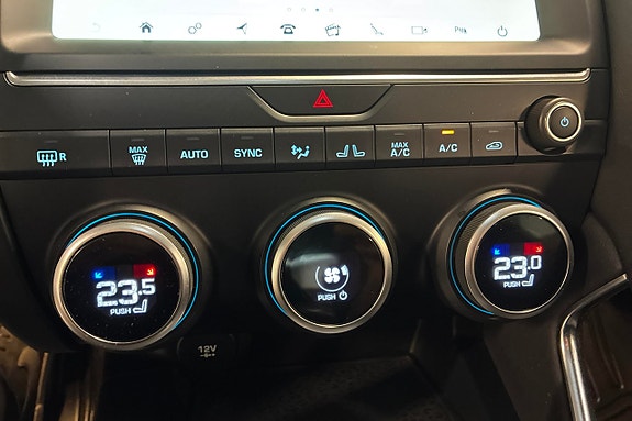 Jaguar E-PACE 25 of 26