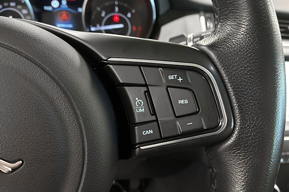 Jaguar E-PACE 22 of 26