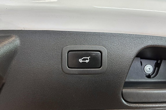 Jaguar E-PACE 18 of 26