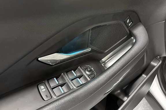 Jaguar E-PACE 19 of 26